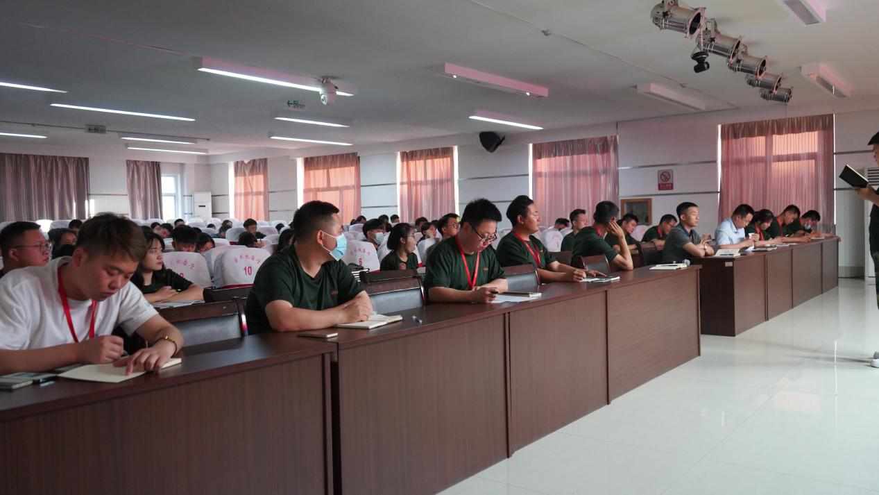 ag8亚集团九游会官方网站召开学期末学生工作例会