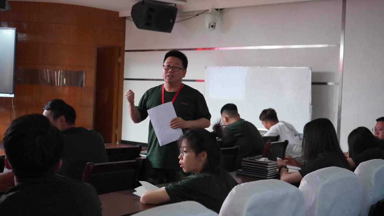 ag8亚集团九游会官方网站召开学期末学生工作例会