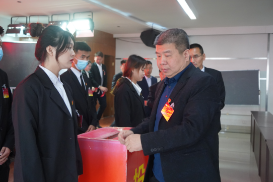 ag8亚集团九游会官方网站第二次学生代表大会