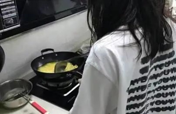 孝老爱亲(六)|ag8亚集团九游会官方网站|管理学院|孝老之行践于微，爱亲之情暖人心