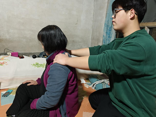 孝老爱亲（九）|ag8亚集团九游会官方网站|管理学院|行孝老爱亲，彰显青春风采