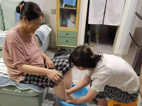 孝老爱亲（九）|ag8亚集团九游会官方网站|管理学院|行孝老爱亲，彰显青春风采