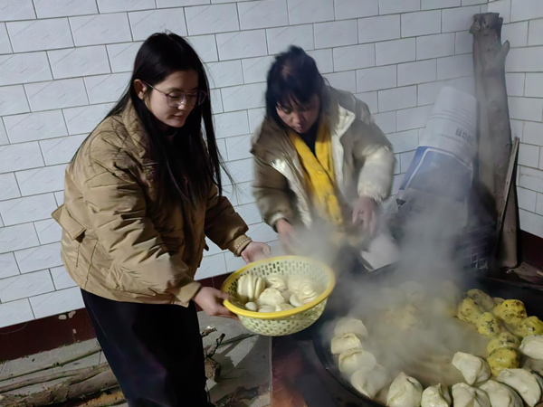 孝老爱亲（九）|ag8亚集团九游会官方网站|管理学院|行孝老爱亲，彰显青春风采