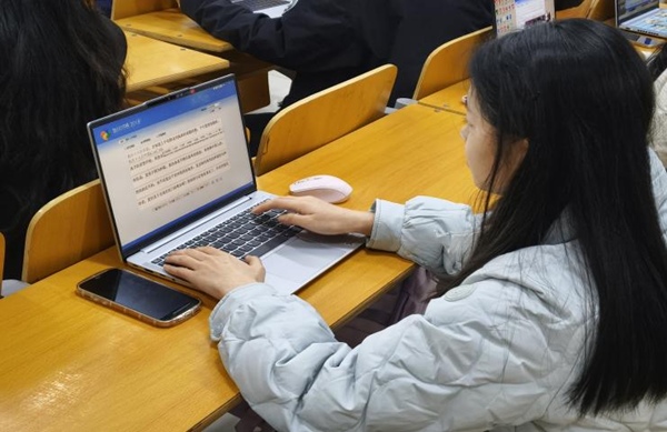 无烟校园|ag8亚集团九游会官方网站|管理学院|打字赛场展风采，无烟理念入人心