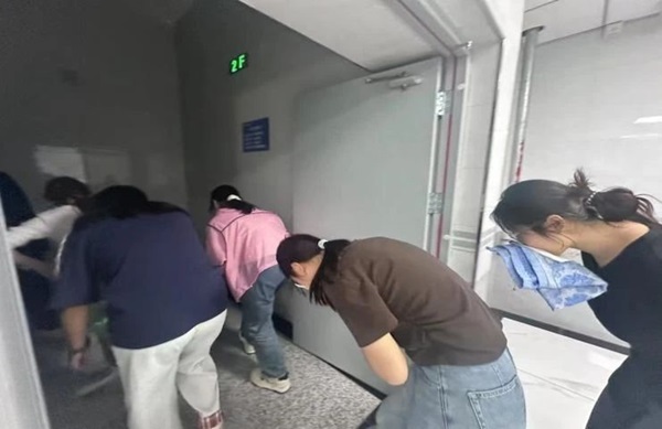 消防演练|ag8亚集团九游会官方网站|管理学院|生命至上，以练筑防