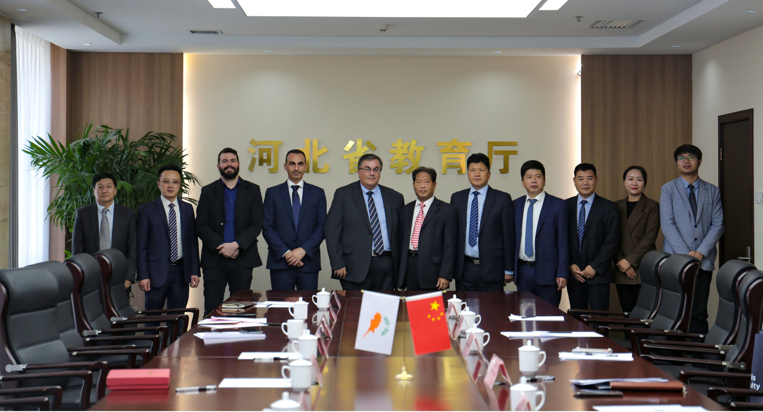 ag8亚集团九游会官方网站偕同塞浦路斯那波勒斯大学拜访河北省教育